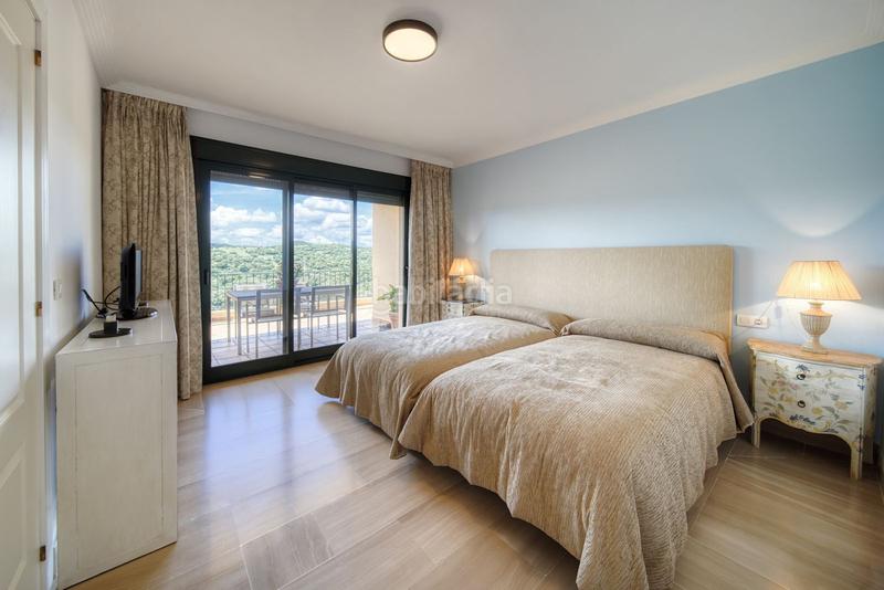 Foto cfbc5f05-18f6-4cbb-8598-0ef0f1e69de0. Ático apartamento ático de 2 habitaciones con vistas al golf alto en Sotogrande