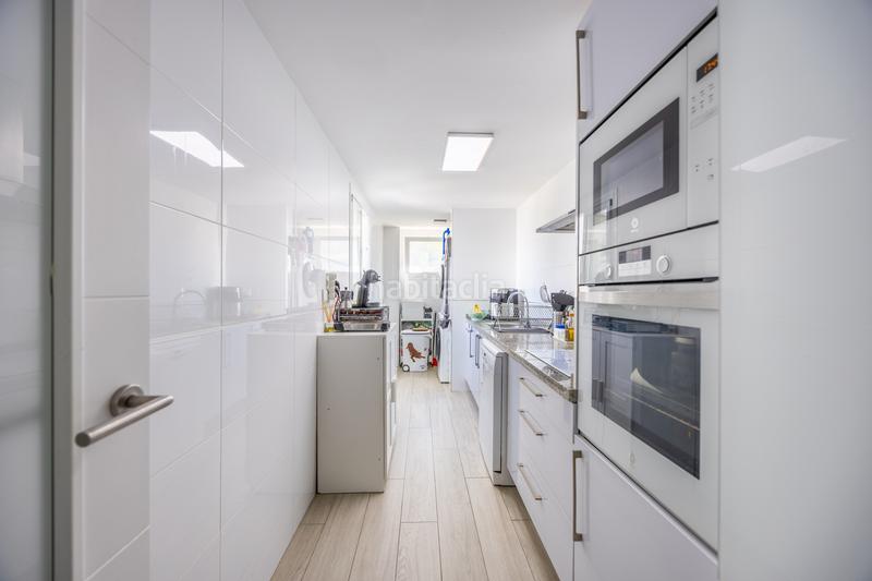 Foto b3ed2209-fb9a-4fda-bd09-b6d7ba53a891. Apartamento  muy luminoso de 3 habitaciones, terraza, piscina comunitaria y pista de padel en La Alcaidesa