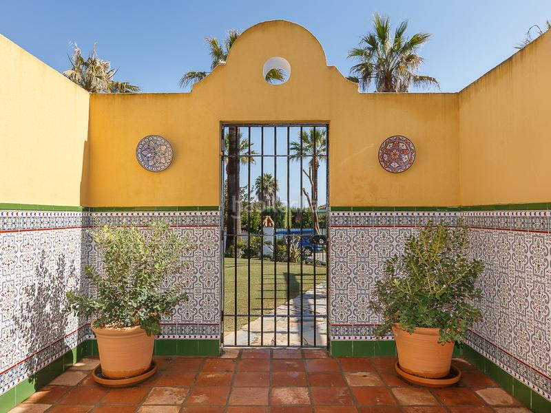 Foto 0a641df8-77d0-4bde-ac40-443e195cfb84. Casa magnífica y cómoda villa de 3 habitaciones y de una planta costa con piscina privada en Sotogrande