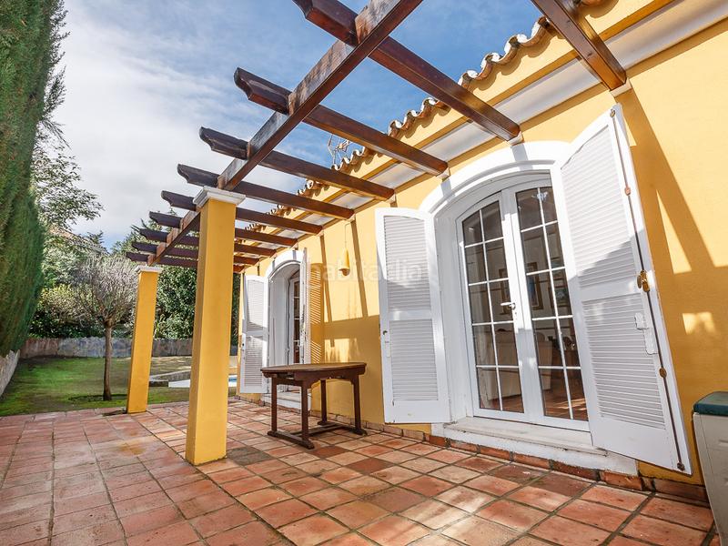 Foto 55b428a0-2cde-49c6-a584-a55b726e56ad. Casa magnífica y cómoda villa de 3 habitaciones y de una planta costa con piscina privada en Sotogrande