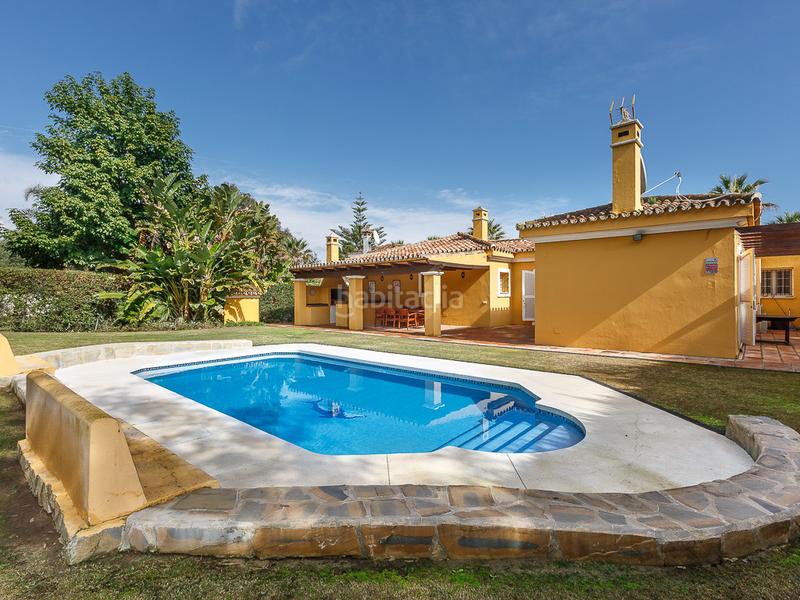 Foto d77ee35c-9d2d-4249-b415-6be4b6bfa26d. Casa magnífica y cómoda villa de 3 habitaciones y de una planta costa con piscina privada en Sotogrande