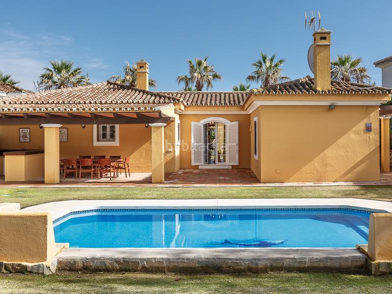 Foto f0770835-4771-4266-9ca1-faba85951250. Casa magnífica y cómoda villa de 3 habitaciones y de una planta costa con piscina privada en Sotogrande