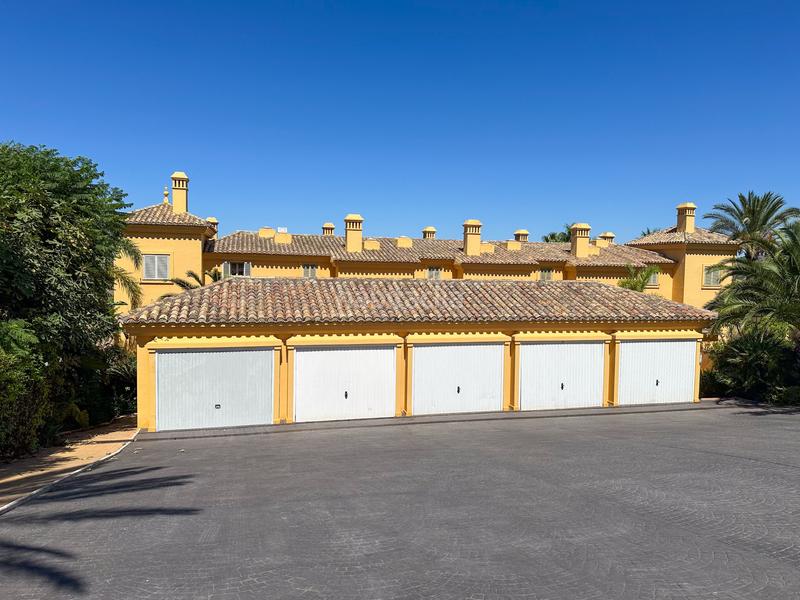 Foto e0009588-0f10-44ec-a055-2516b57d5c57. Casa adosada  en 1 línea de golf en Sotogrande alto Sotogrande