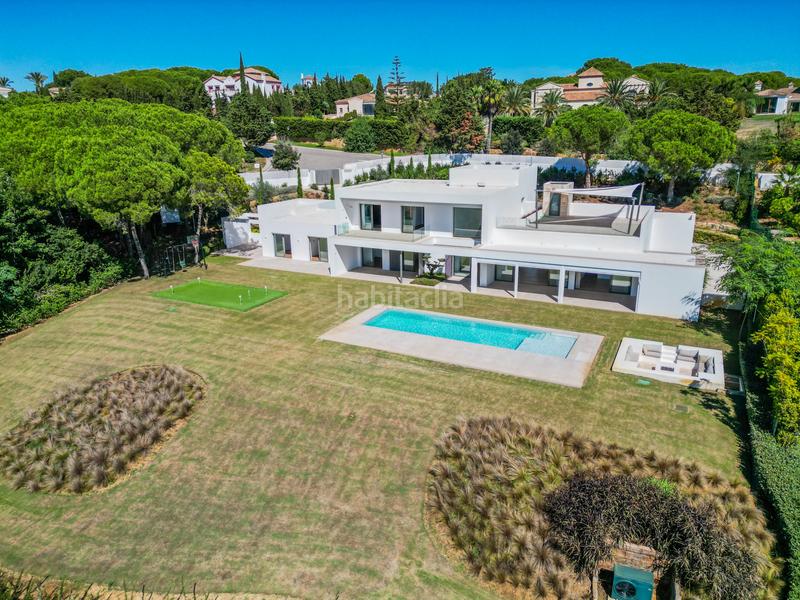 Foto 8b48f7ee-a958-45d6-8cc3-b45ebc13e3d3. Casa amb aparcament piscina a Sotogrande alto Sotogrande