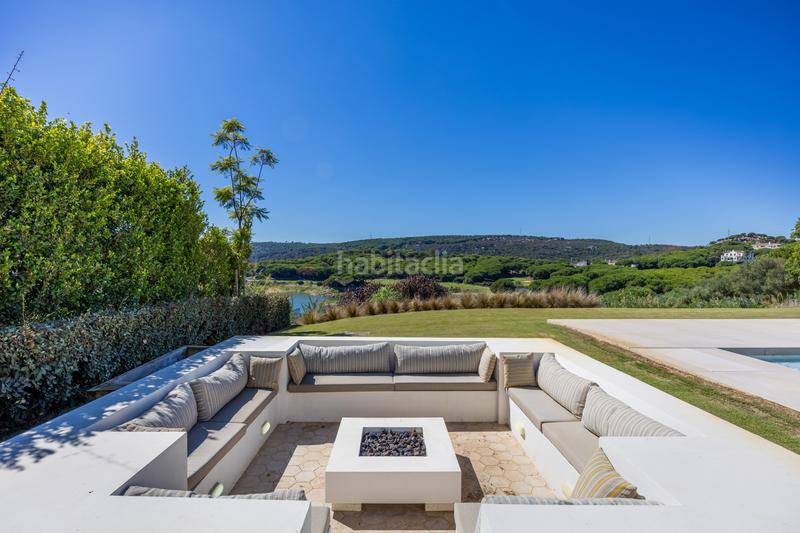 Foto c5557c30-7c42-4ba4-9d53-db37b7a92a82. Casa amb aparcament piscina a Sotogrande alto Sotogrande