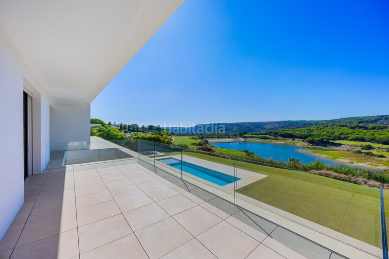 Foto ea9c7458-65a4-4e83-b806-41c30b0b1a1b. Casa amb aparcament piscina a Sotogrande alto Sotogrande