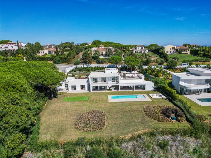 Foto f194b08e-7ea8-4b8a-9079-5898d32ab6be. Casa amb aparcament piscina a Sotogrande alto Sotogrande