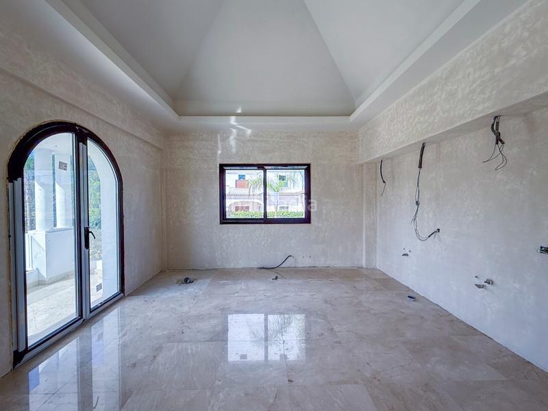 Foto ce745535-e2f0-4501-9a42-dfb53db0c7ba. Casa con parcheggio piscina in Sotogrande alto Sotogrande