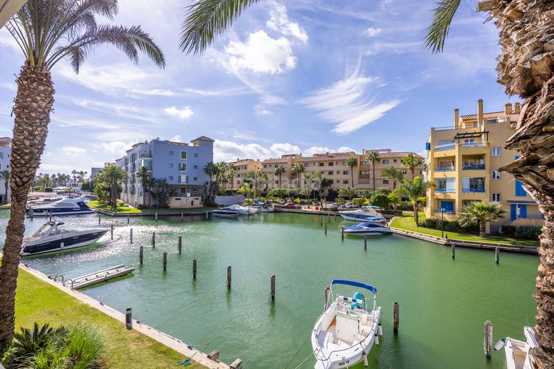 Foto 0341ff5c-d984-4e9c-a1f7-5eac526418f9. Appartement mit pool in puerto de Sotogrande-la marina Sotogrande