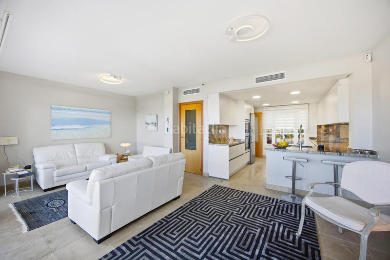 Foto 1773bf00-1ec4-4ebf-a61f-87790bdc24a6. Casa adossada amb piscina a Chullera Manilva