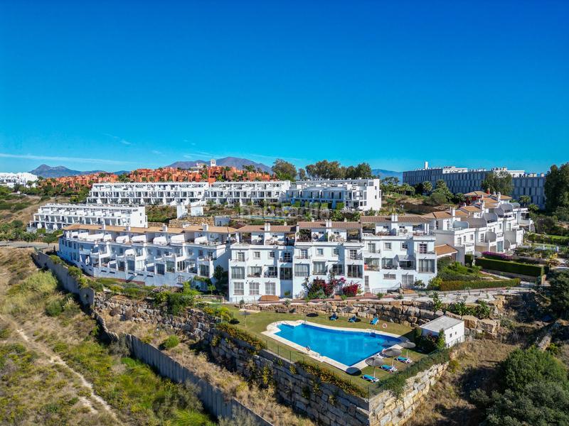 Foto 2831aec5-c7b1-4adc-9c28-9e46750f03ed. Casa adossada amb piscina a Chullera Manilva