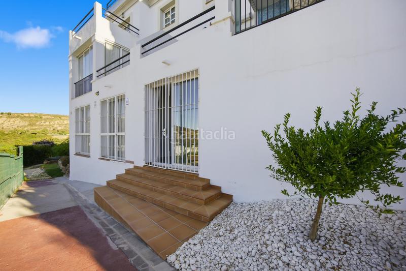 Foto 3ec01d96-8b16-4cb6-9484-fb45ae363f5a. Casa adossada amb piscina a Chullera Manilva