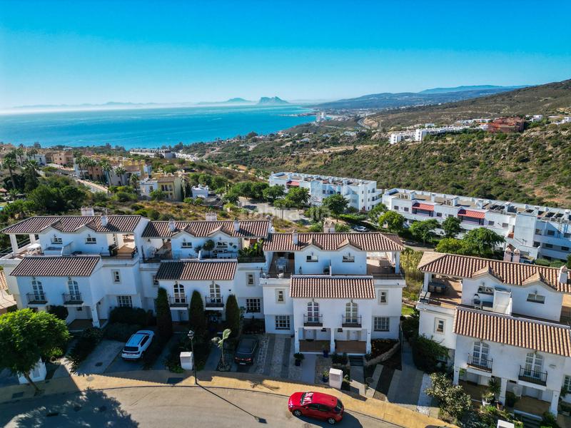 Foto 46eea2aa-7862-482f-9b30-975a633c0f85. Casa adossada amb piscina a Chullera Manilva