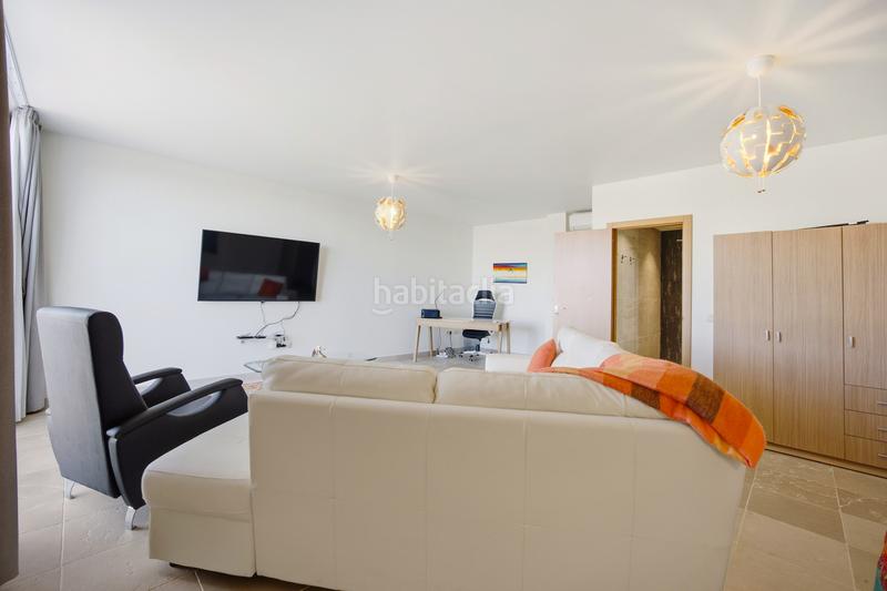 Foto 94b09f49-7aa0-4733-a9ce-679c1b179f9d. Casa adossada amb piscina a Chullera Manilva