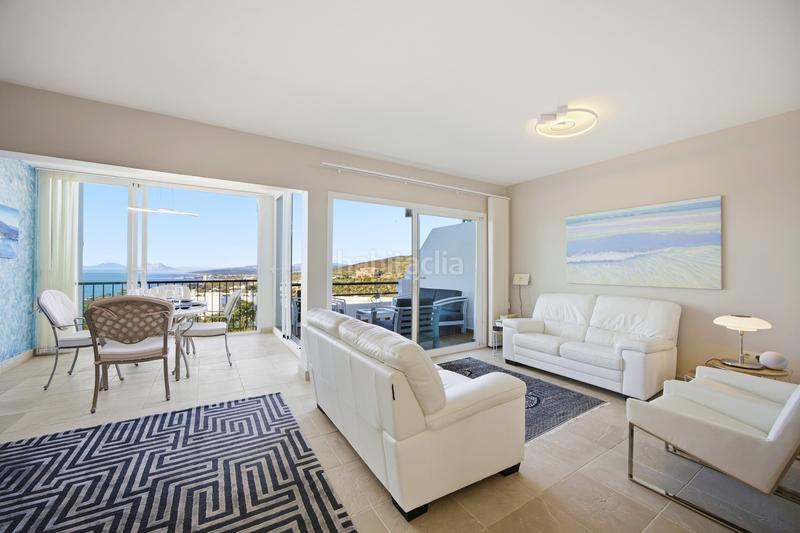 Foto b7bcbbaf-b532-4149-a50e-b36338ffd555. Casa adossada amb piscina a Chullera Manilva