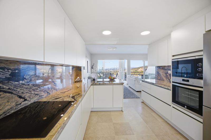 Foto e94f3d3d-0da2-4cd2-90f0-4204cc157b67. Casa adossada amb piscina a Chullera Manilva