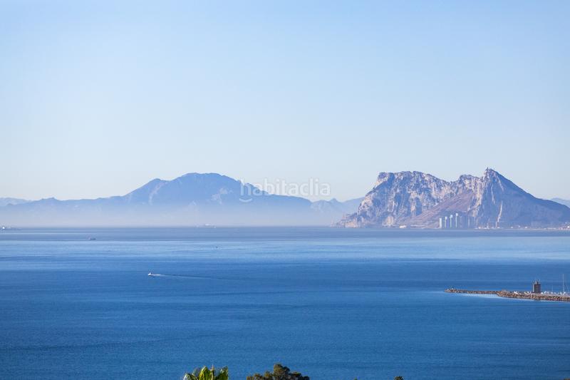 Foto f0eddef1-fc34-4946-9ba1-c6a5bd614f86. Casa adossada amb piscina a Chullera Manilva