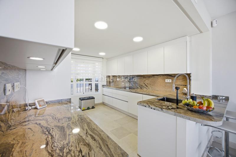 Foto fe093f33-35e0-46b3-8fe8-4cbdcd4f2128. Casa adossada amb piscina a Chullera Manilva