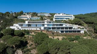 Maison à Sotogrande Alto. The sanctuary  villa de lujo contemporánea en venta en la reserv