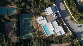 Haus en Sotogrande Alto. Villa de dise�o y eficiente en zona c, sotogrande
