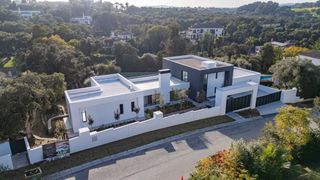 House in Sotogrande Alto. Villa de diseño y eficiente en zona c, sotogrande