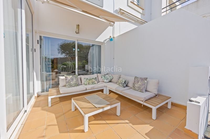 Foto da5fd3a1-b39b-44a4-b54b-edbda34dcb2e. Casa adossada amb calefacció aparcament piscina a Manilva