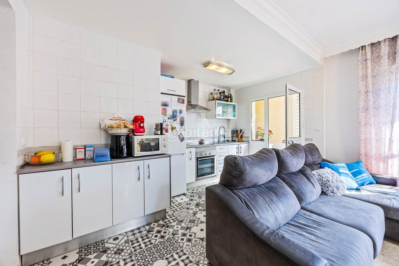 Foto 0d0a03f3-8d5a-433c-814d-6f753ee4febf. Apartament amb calefacció aparcament piscina a San Bernabé Algeciras