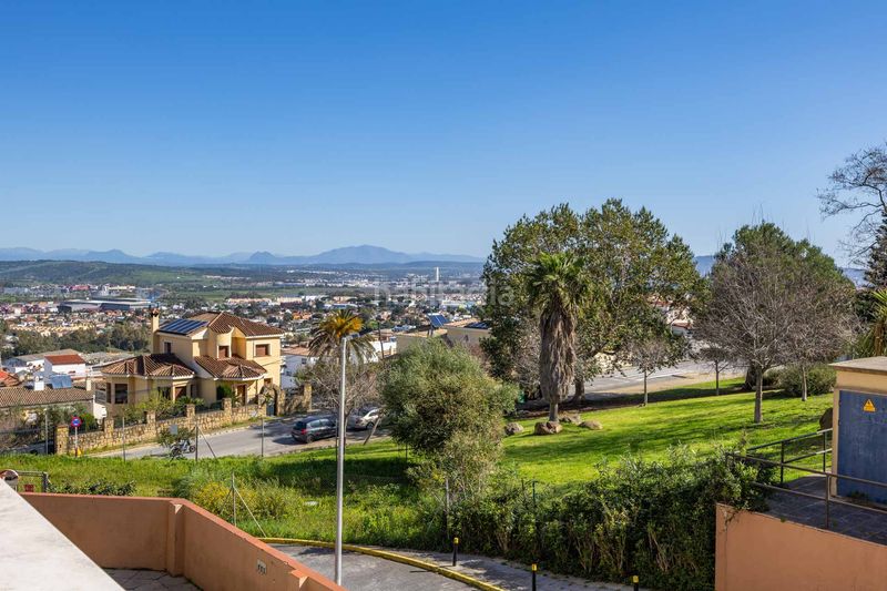 Foto 202381d6-681a-4c04-9600-58ff3617c065. Apartament amb calefacció aparcament piscina a San Bernabé Algeciras