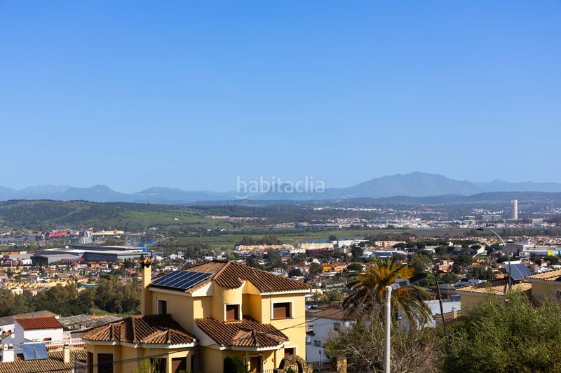 Foto 891a7d04-f4ac-46b8-ad85-2d393cae5827. Apartament amb calefacció aparcament piscina a San Bernabé Algeciras
