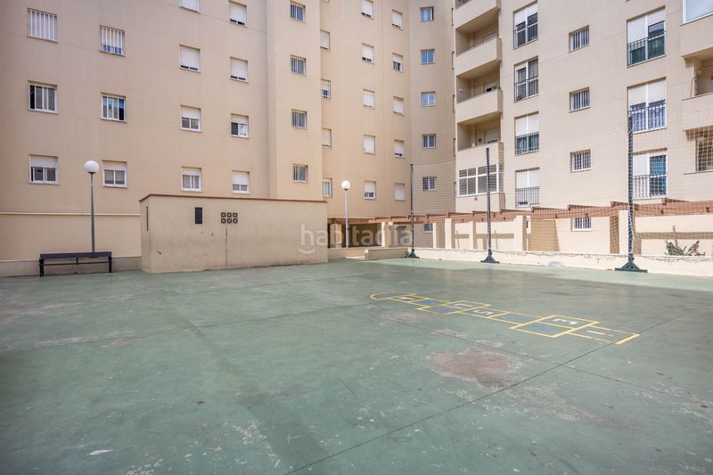 Foto eb673956-e846-49a7-981e-41d24a48f3a7. Apartament amb calefacció aparcament piscina a San Bernabé Algeciras