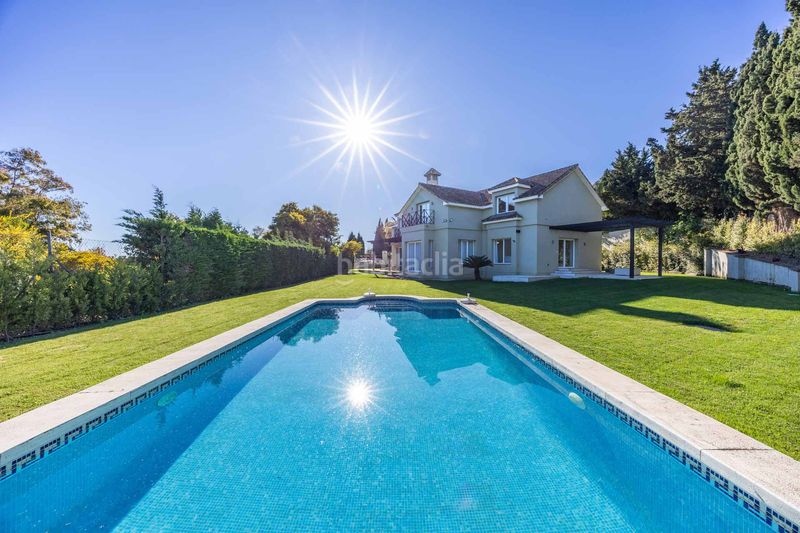 Foto 038f727b-5ef4-44a6-9b0a-4a5f4ca73eee. Casa amb aparcament piscina a Sotogrande costa Sotogrande