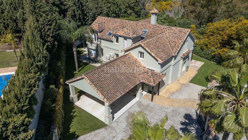 Foto 3dcc2ab6-5aa6-4c6f-a248-4c92e0de928f. Casa amb aparcament piscina a Sotogrande costa Sotogrande