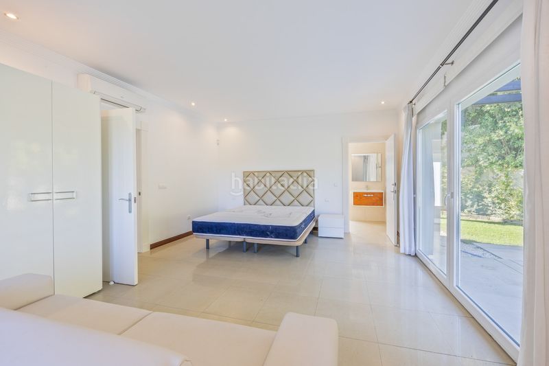 Foto 5f88ab1f-6a5a-4a90-8a27-6439c7714e63. Casa amb aparcament piscina a Sotogrande costa Sotogrande