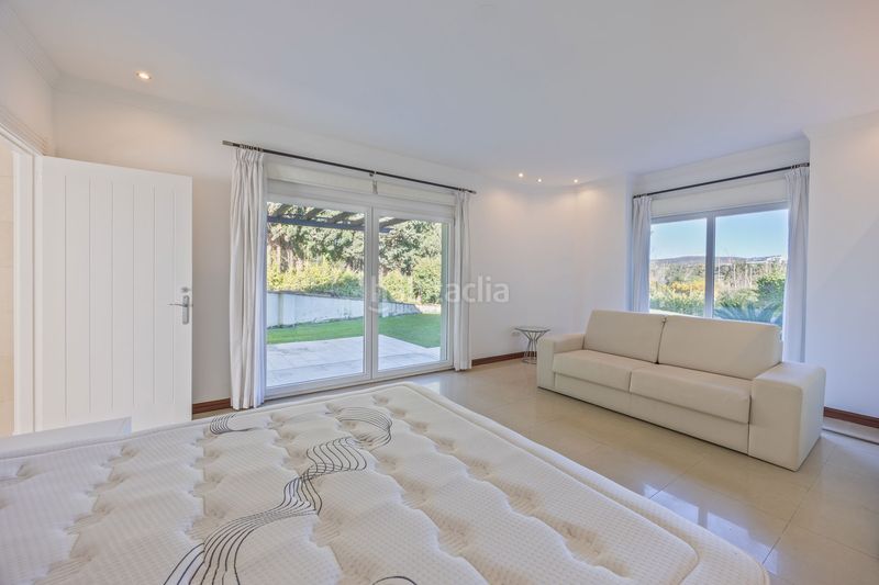 Foto b16fba2d-eb66-4421-b872-5c97fc788795. Casa amb aparcament piscina a Sotogrande costa Sotogrande