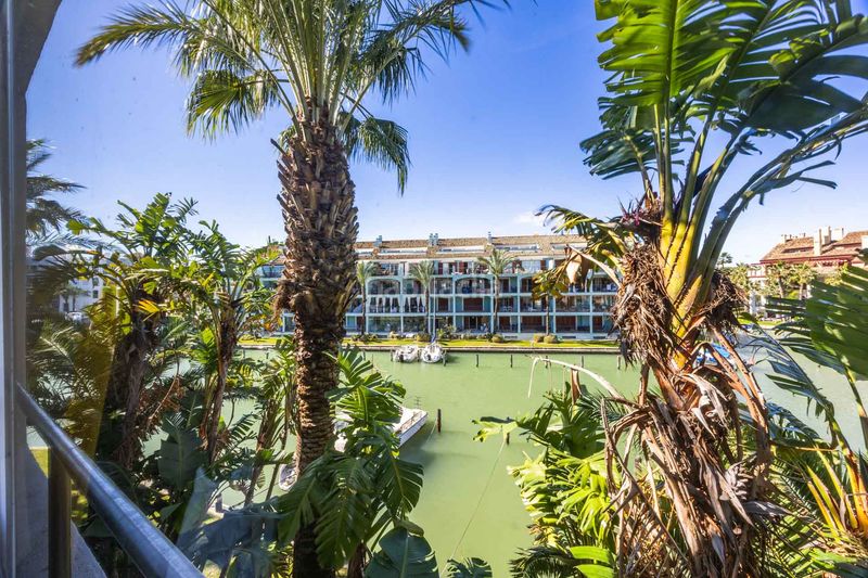 Foto ce7336d1-e7f3-48f8-b1e4-555d3a62dc9e. Planta baixa amb calefacció aparcament piscina a Sotogrande