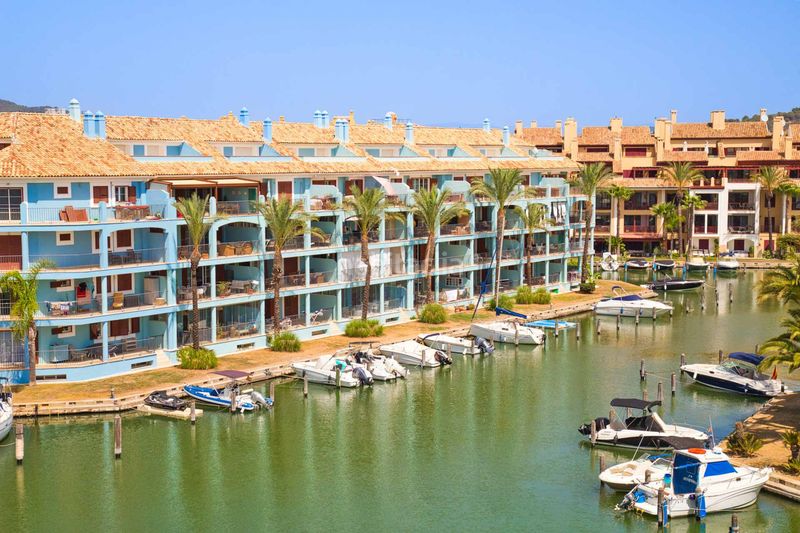 Foto e71bb4c2-feaa-4399-8df0-7d91c65d4234. Planta baixa amb calefacció aparcament piscina a Sotogrande