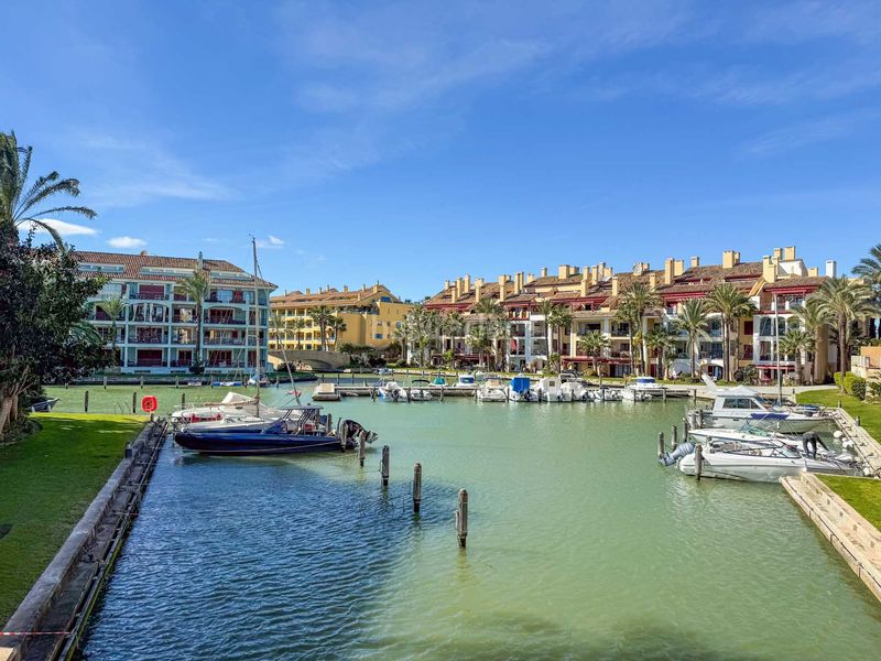 Foto f7b25601-89be-4620-b88e-893c5eb01c11. Planta baixa amb calefacció aparcament piscina a Sotogrande