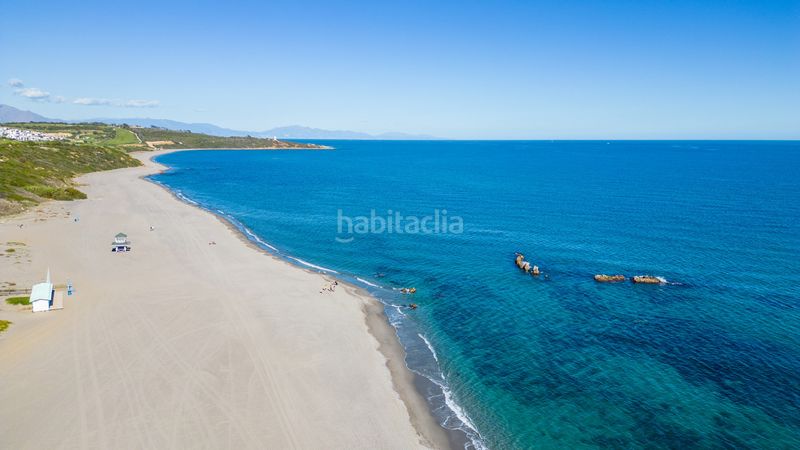 Foto 0876515d-1f7b-4cb8-9104-3aeceb319182. Casa aparellada amb aparcament piscina a La Alcaidesa