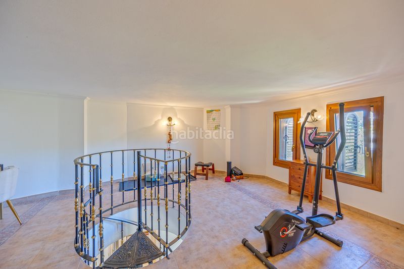 Foto 110d4a78-33d3-484e-99c5-3abf1333e871. Casa aparellada amb aparcament piscina a La Alcaidesa