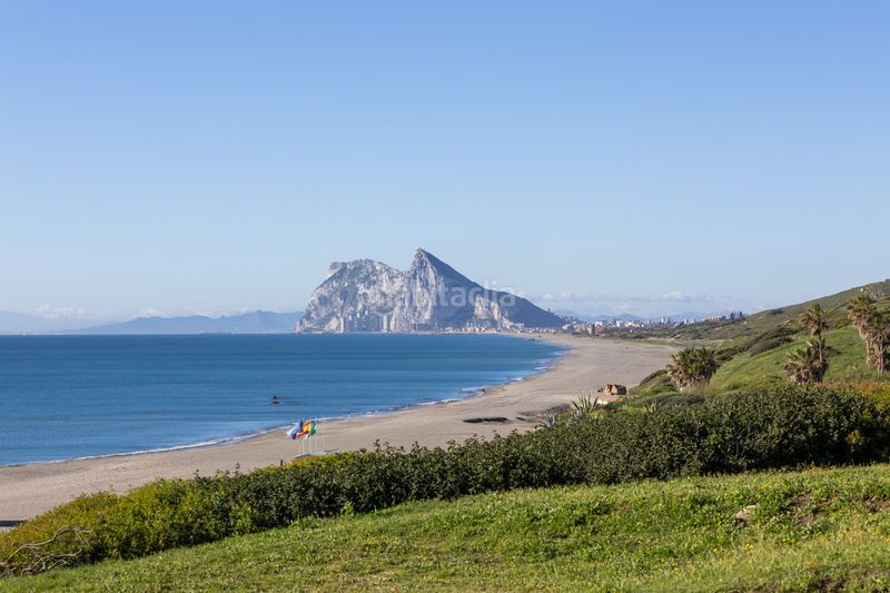 Foto 12fa4b68-2f8f-468c-90e7-f32b5ea5cb26. Casa aparellada amb aparcament piscina a La Alcaidesa