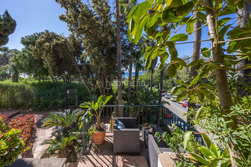 Foto 1bc73a04-c4dc-46a2-aaca-a0afc6f5527c. Casa aparellada amb aparcament piscina a La Alcaidesa