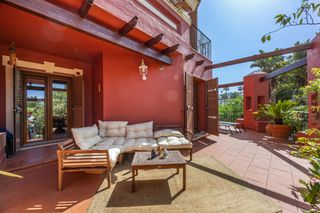 Casa aparellada a La Alcaidesa. Chalet con acceso directo a la playa en alcaidesa