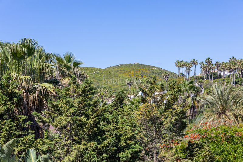 Foto 6aec8849-59c4-424a-a6bb-3944e4554512. Casa aparellada amb aparcament piscina a La Alcaidesa