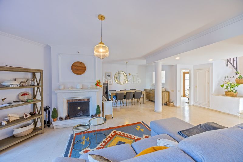 Foto ad0ee1fc-d2e1-4937-88e0-c391f104e02d. Casa aparellada amb aparcament piscina a La Alcaidesa