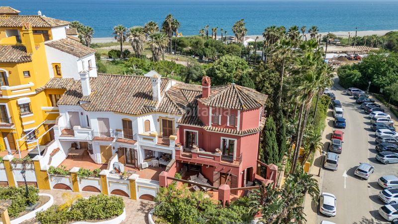 Foto b8b90b32-09e3-4d9d-8c14-040c5c28b557. Casa aparellada amb aparcament piscina a La Alcaidesa