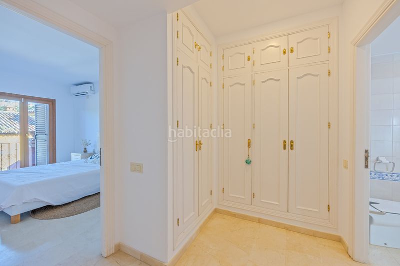 Foto caa4f597-18cf-421a-a19f-19dc070ae5a2. Casa aparellada amb aparcament piscina a La Alcaidesa