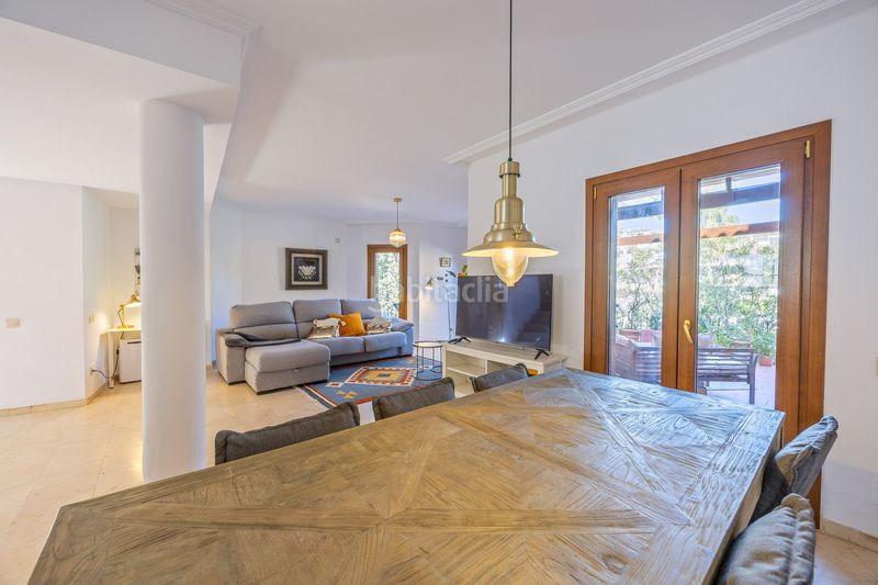 Foto d27810c3-d221-4b69-847a-6f3b7d2eb937. Casa aparellada amb aparcament piscina a La Alcaidesa