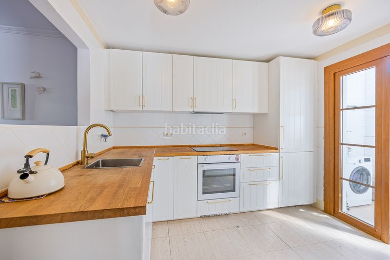 Foto e4122872-cc32-4e3e-af59-a836f7281f8d. Casa aparellada amb aparcament piscina a La Alcaidesa