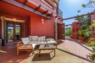 Doppelhaus en La Alcaidesa. Chalet con acceso directo a la playa en alcaidesa