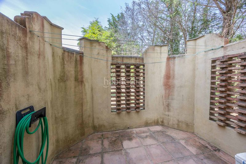 Foto 112bf4ff-3d3d-4061-b170-8defe8230369. Casa aparellada amb aparcament piscina a Sotogrande costa Sotogrande